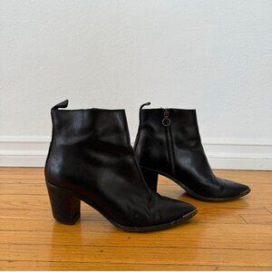Acne Studios Pointed-Toe Leather Ankle Boots – Black